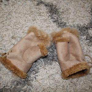 UGG fingerless gloves